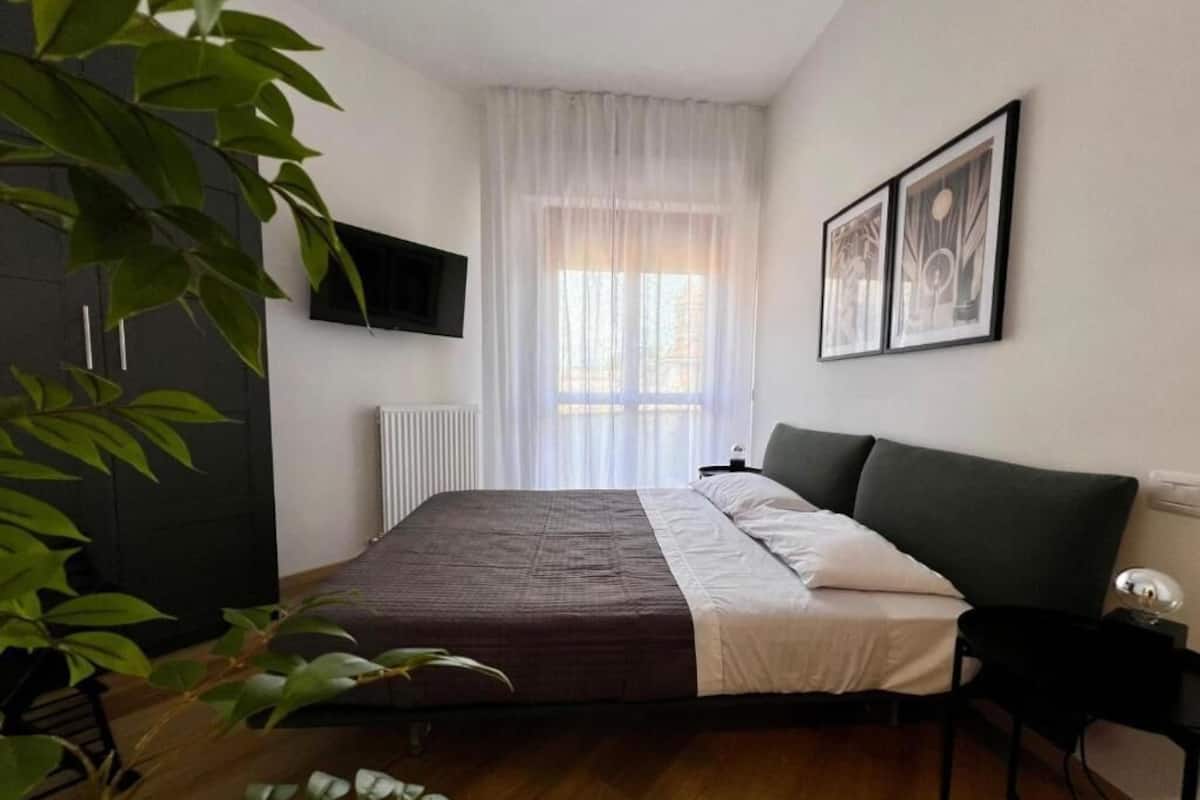 Deluxe Double Room, 1 Queen Bed, Balcony, City View
