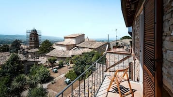 Deluxe-Einzelzimmer, Balkon, Gartenblick | Unterkunftsgelände