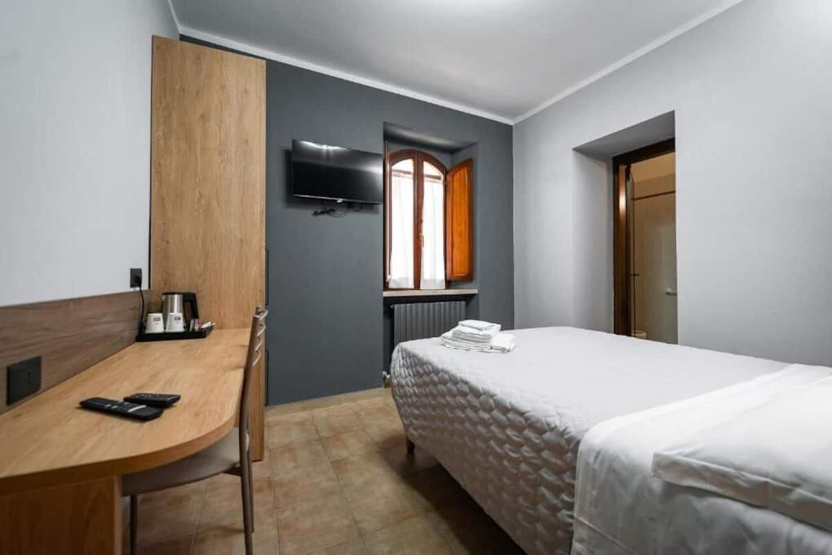 Single Room, City View