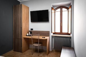 Economy Double Room, City View | Interior