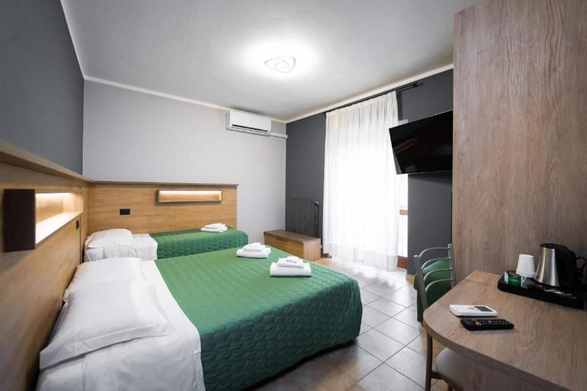 Deluxe Triple Room, Garden View