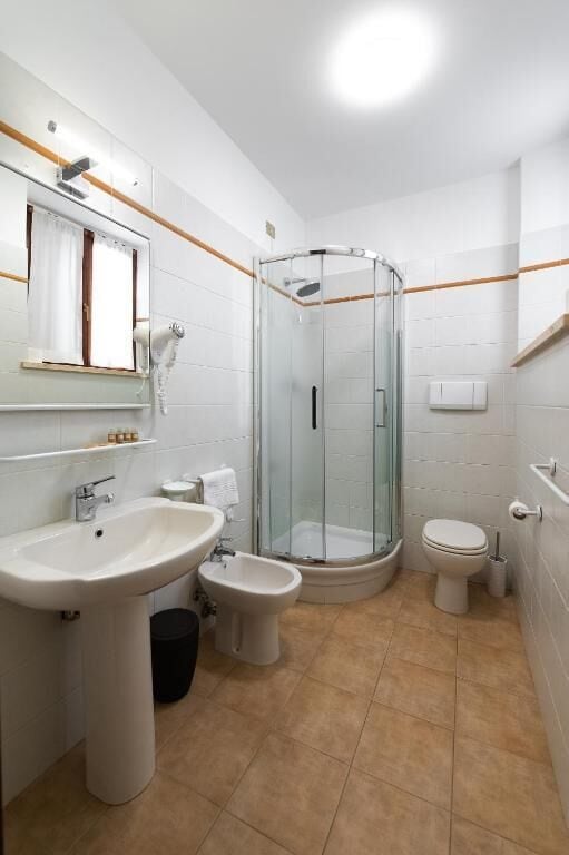 Tripla Deluxe, vista giardino | Bagno | Bidet