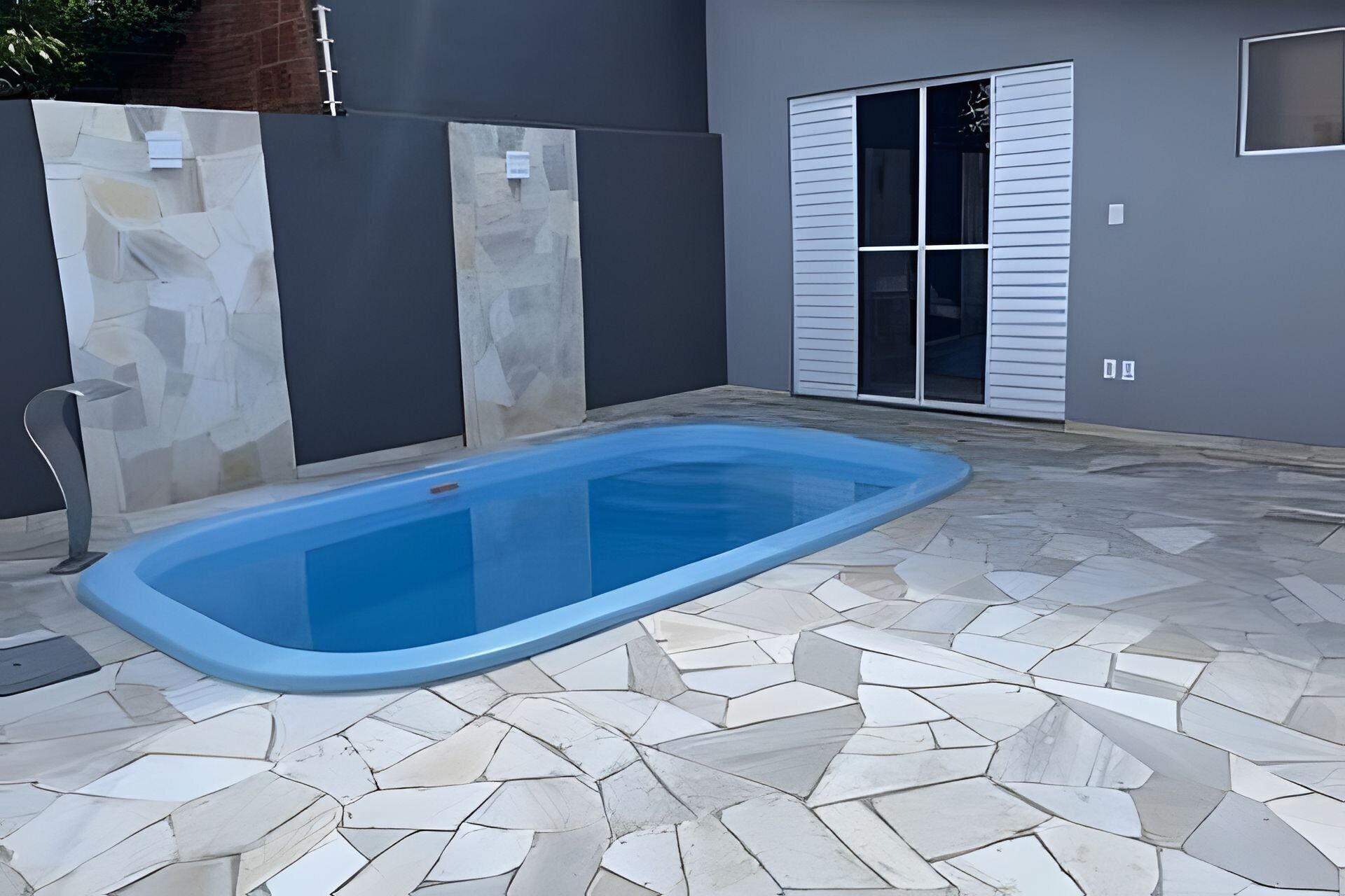Casa básica | Piscina | Una piscina al aire libre