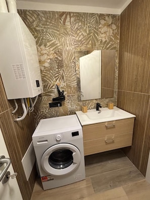 Unclassified image, 5 of 8, button - Entire Apartment in Downtown Venice-Mestre (Venezia)