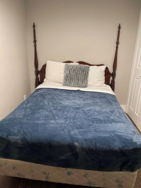 WiFi (free), bed sheets