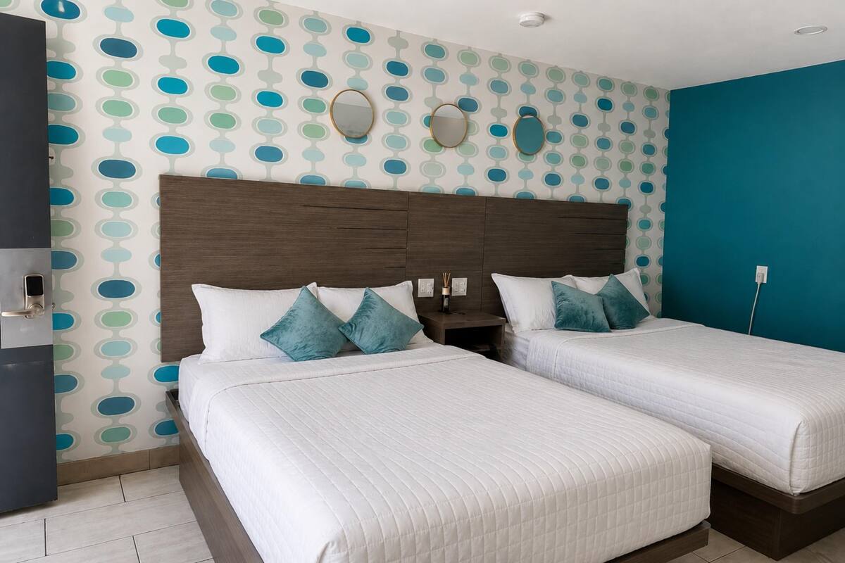 Studiosuite, 2 Queen-Betten, Terrasse | Bügeleisen/Bügelbrett, kostenloses WLAN, individuell dekoriert
