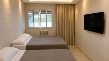 Habitación cuádruple Confort, balcón, vista al patio | Wifi gratis