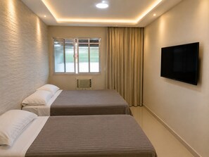 Comfort-Vierbettzimmer, Balkon, Blick auf den Innenhof | Kostenloses WLAN