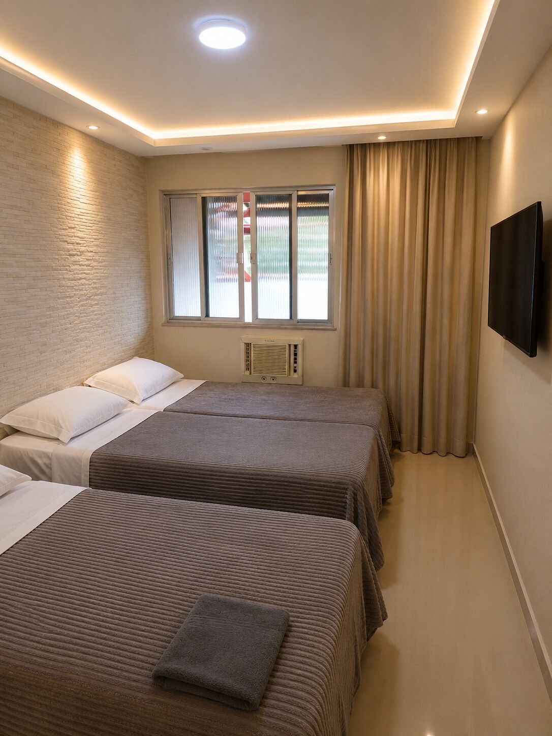 Comfort-Vierbettzimmer, Balkon, Blick auf den Innenhof | Kostenloses WLAN
