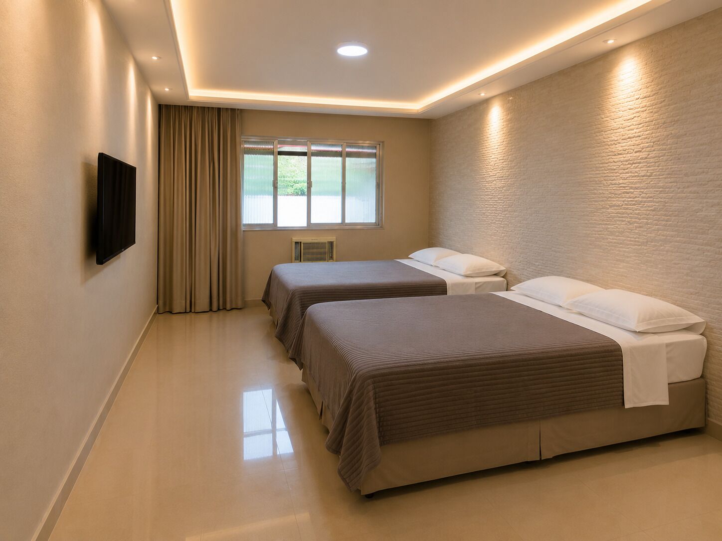 Comfort-Vierbettzimmer, Balkon, Blick auf den Innenhof | Kostenloses WLAN