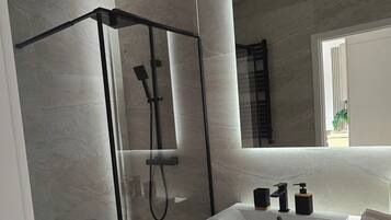 Shower, hair dryer, towels