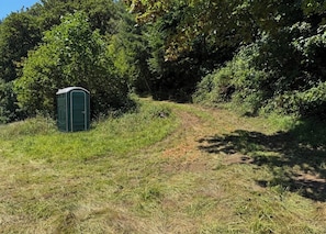 Property grounds - Charming riverfront campground on the Oregon coast ready to relax in nature (Florence)