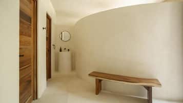 Deluxe Double or Twin Room, Balcony, Mountain View | Interior