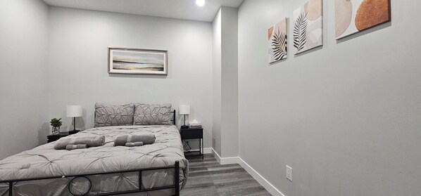 Room - 2 Bedroom NE Calgary Full Basement Suite Boutique Experience (Calgary)