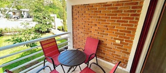 Pool | AC | 2 Double Beds | Near Waterfalls