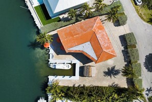 Unclassified image, 4 of 45, button - Jewel Of Marathon 2bed/2bath (Marathon)