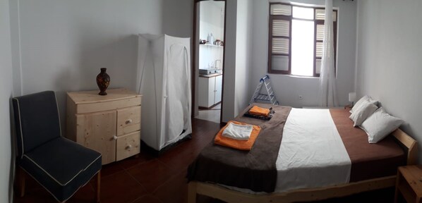 Room - Enjoyable 1-bedroom apartment in adorable Mindelo neighborhood (Mindelo)