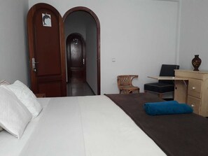 Room - Enjoyable 1-bedroom apartment in adorable Mindelo neighborhood (Mindelo)