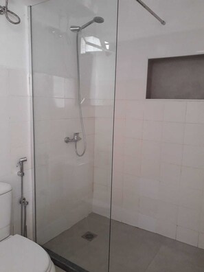 Bathroom - Enjoyable 1-bedroom apartment in adorable Mindelo neighborhood (Mindelo)