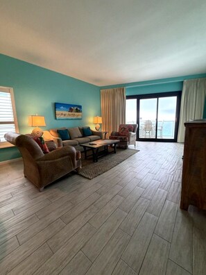DVD player, printers - Beachside 2 4370 Coastal Living decor direct beach access pool (Miramar Beach)
