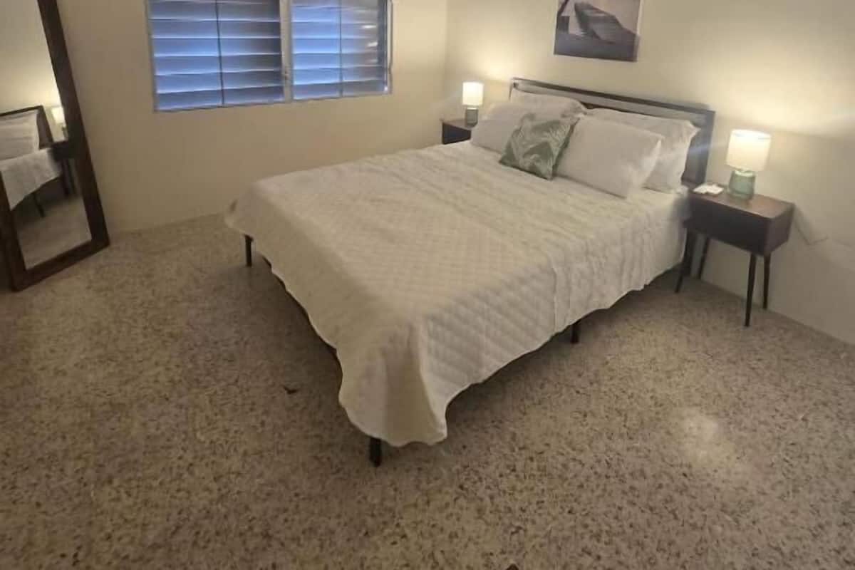 Apartamento, sacada, vista para o jardim | Ferros/tábuas de passar roupa, Wi-Fi de cortesia