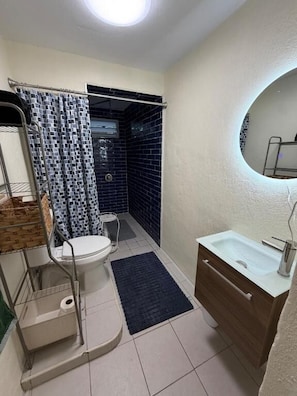 Apartamento, varanda, vista para o jardim | Banheiro