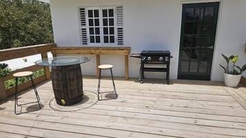 Apartment, Balcony, Garden View | Outdoor dining