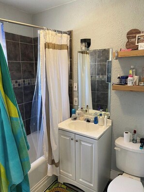 Bathroom - Cozy Retreat in Fort Worth (Fort Worth)