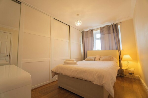 Free Parking 7 Beds Contractor & Large Groups - Reading