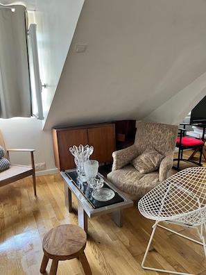 Living area - Cozy Parisian studio in the heart of Le Marais, charming & unforgettable stay (Paris)
