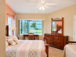 3 bedrooms, iron/ironing board, WiFi, bed sheets - Peaceful Lakefront Family Retreat with Pool, Private Dock & Scenic Lake Views (Polk City)