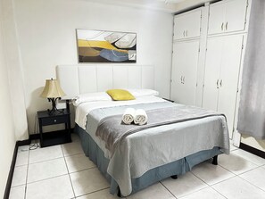 2 bedrooms, iron/ironing board, WiFi (free), bed sheets - Your Ideal Retreat in the Heart of the City (Siguatepeque)