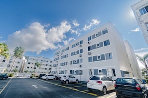 Exterior - Apto com Piscina e Garagem no Roçado (São José)