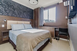 1 chambre, fer et planche à repasser, Wi-Fi gratuit, draps fournis