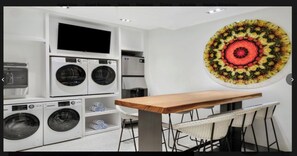 Dining - Beautiful 2 Bedroom Villa Marriott Vacation Club®, South Beach (Miami Beach)