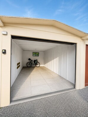 A garage with a bicycle parked inside. - Unique property: 120 square meters - 150 meters from the beach - garage (Lido di Jesolo)