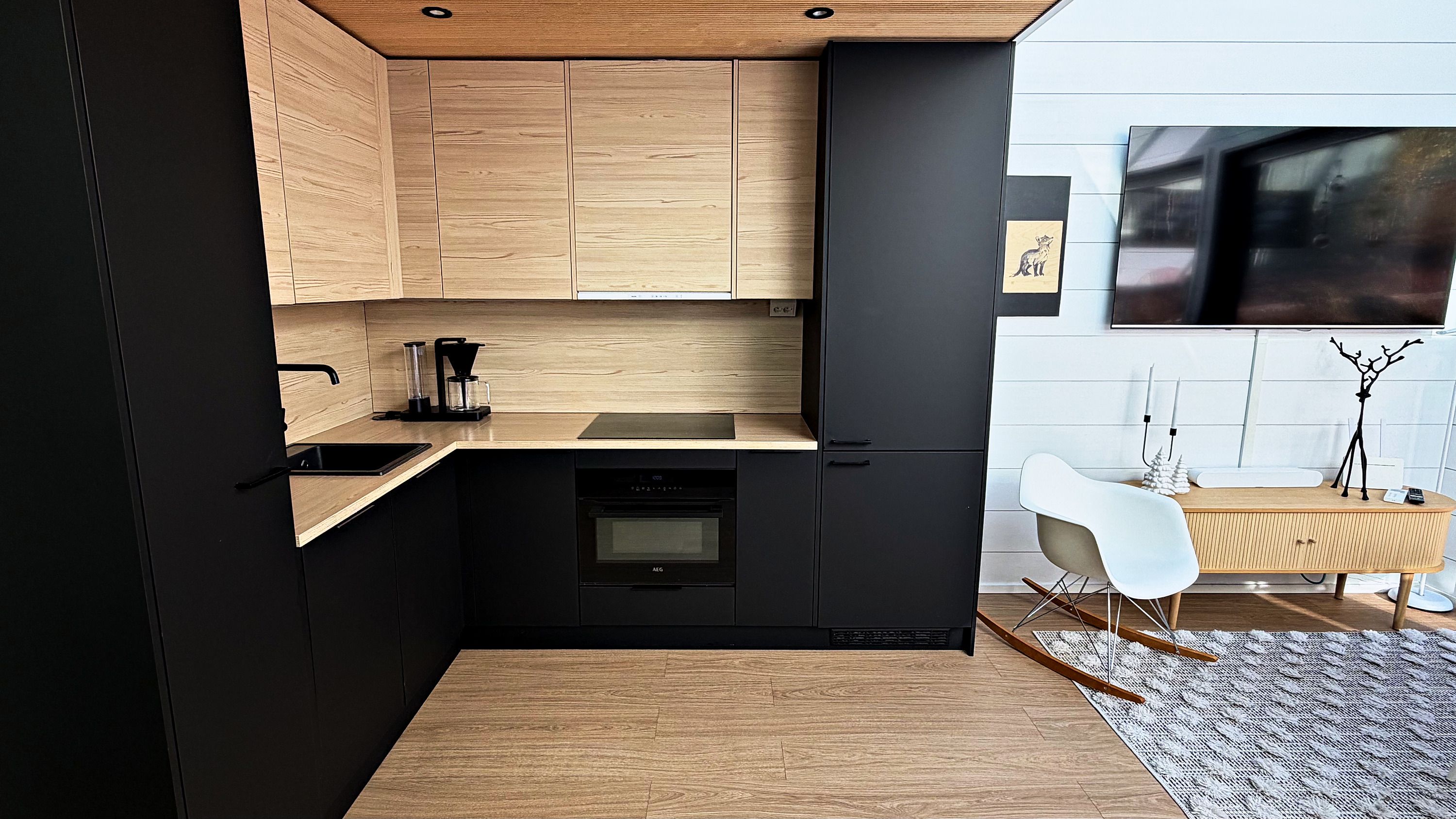 Coffee/tea maker, fridge, oven, dishwasher