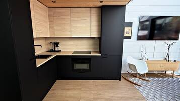 Coffee/tea maker, fridge, oven, dishwasher