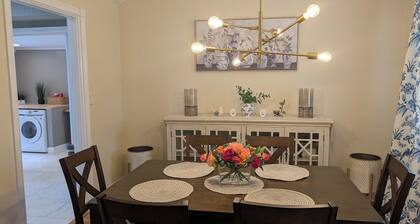 The Garden Gate Estate, Spacious but Cozy. Near dowtown and highway 25 and 50.
