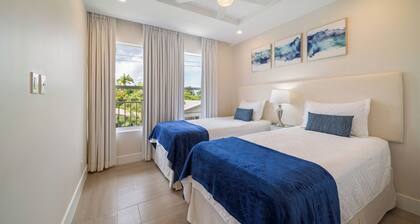 Across From Beach With Resort Pool - Coral Beach 202