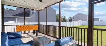 5BR Raleigh Retreat Sleeps 12 Projector & Yard