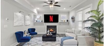 5BR Raleigh Retreat Sleeps 12 Projector & Yard
