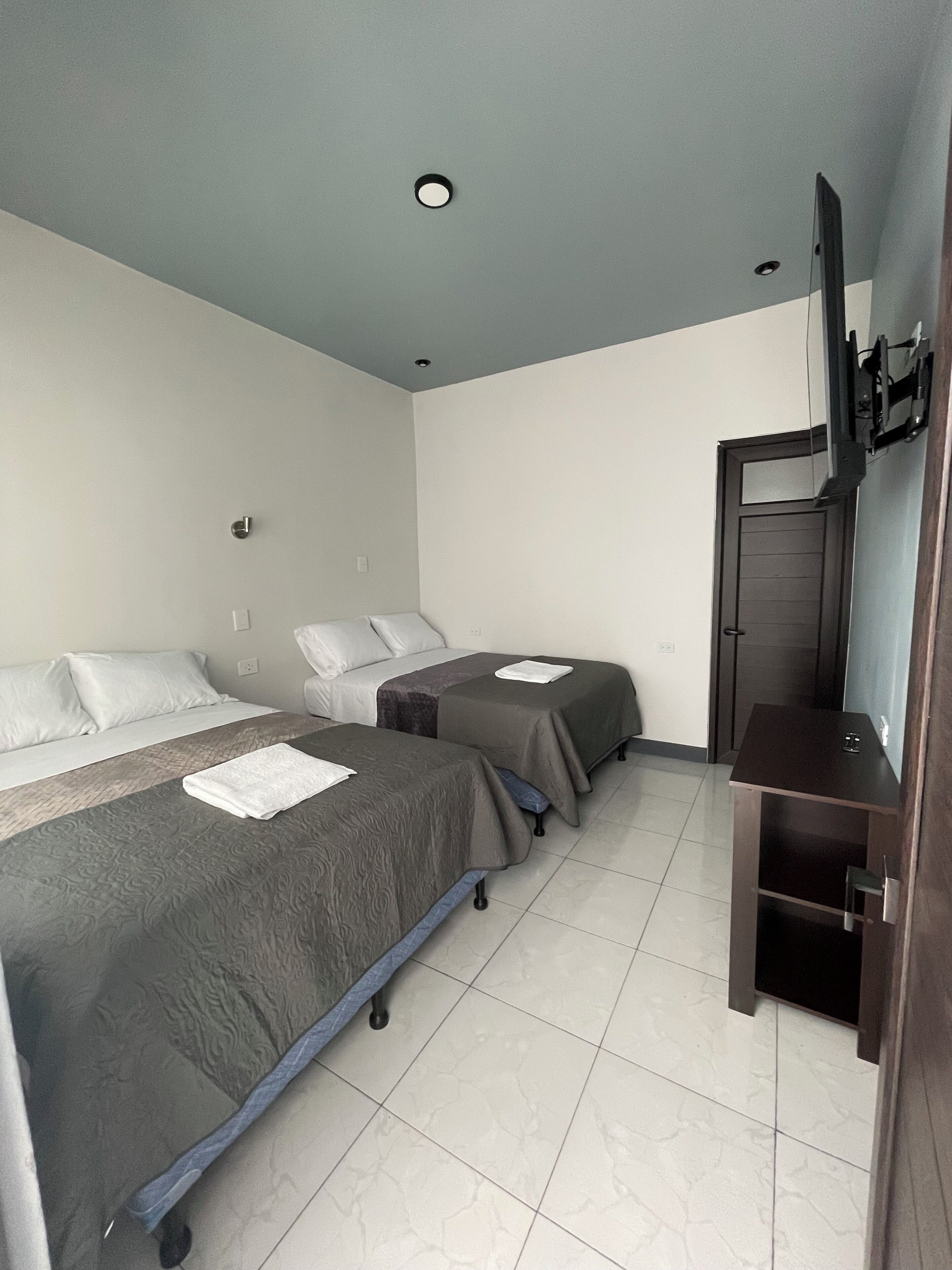 Habitación doble | Escritorio, espacio para trabajar con un portátil, wifi gratis