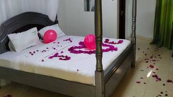 Wifi gratis, decoración personalizada y muebles diferentes
