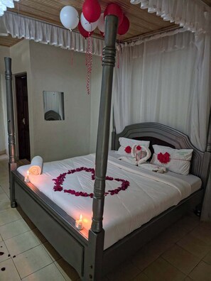Standard Double Room | WiFi (free), individually decorated, individually furnished, bed sheets - Almasi Village Resort Maragua (Maragua)