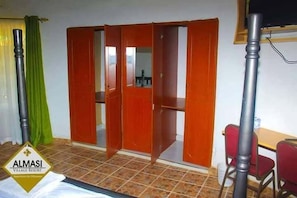 Standard Double Room | WiFi (free), individually decorated, individually furnished, bed sheets - Almasi Village Resort Maragua (Maragua)