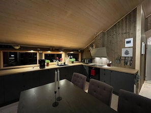 Dining - Gullingen Mountain Cabin – Your Perfect Getaway in the Norwegian Mountains (Sand)