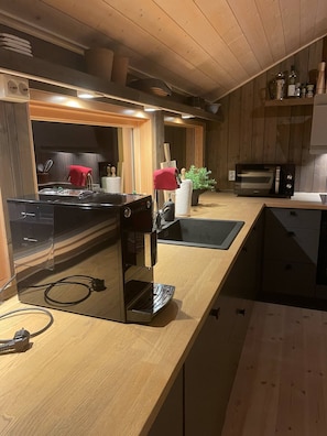 Private kitchen - Gullingen Mountain Cabin – Your Perfect Getaway in the Norwegian Mountains (Sand)