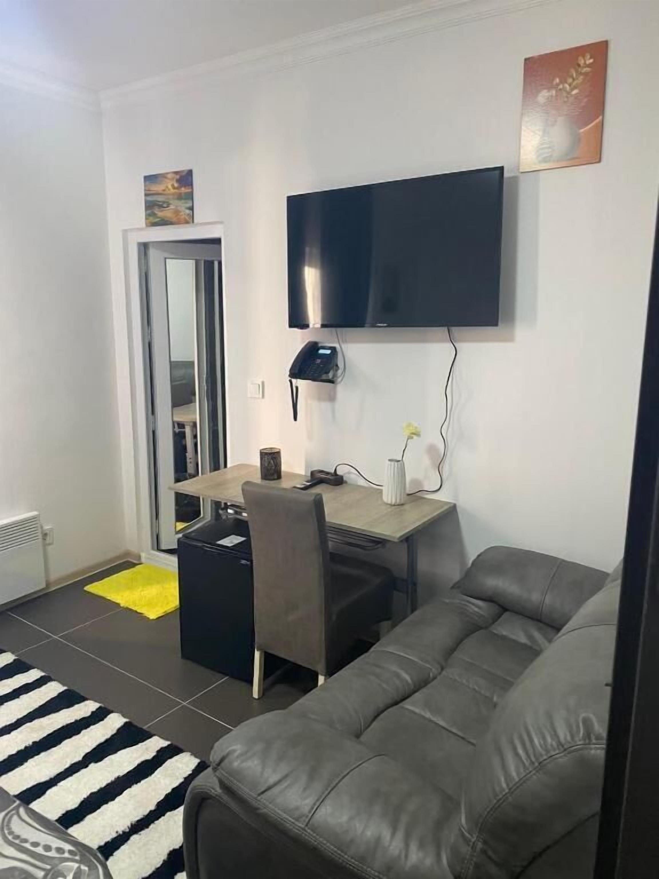 Classic-Doppelzimmer, Balkon, Stadtblick | Wohnbereich
