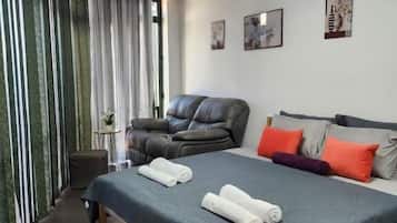 Habitación clásica doble, balcón, vistas a la ciudad | Wifi gratis